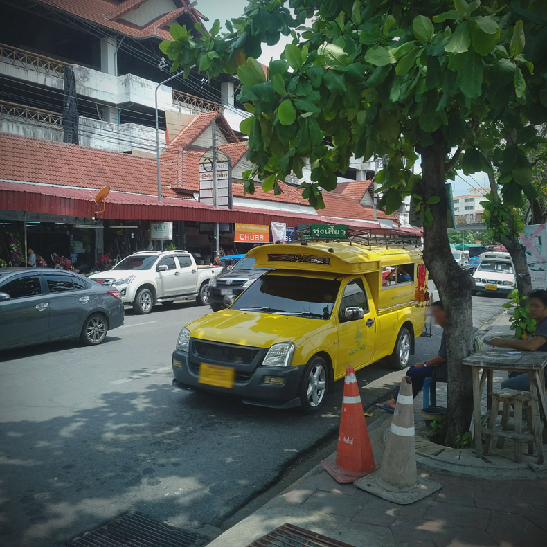 mini bus Chiangmai [ Waroroj Market - Thoong Seaw ] (2553)